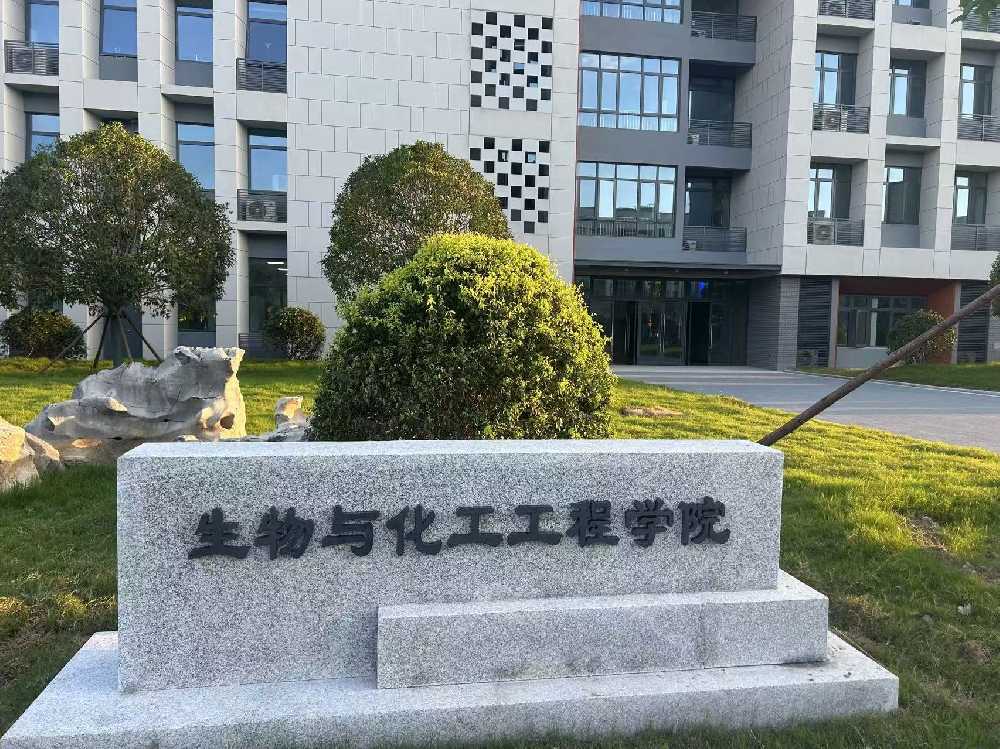 浦东新区扬州职业大学体育场高杆灯项目